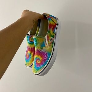 VANS TIE DYE SLIP ON VANS ✯